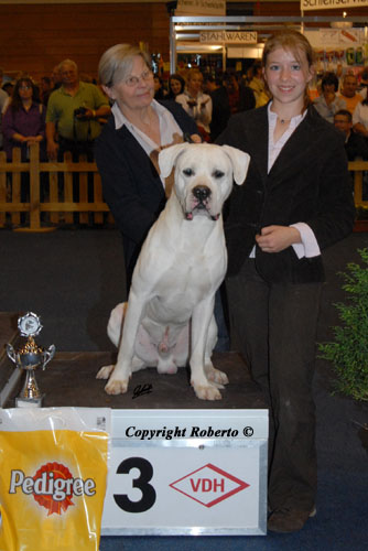 Dana auf der Ausstellung
